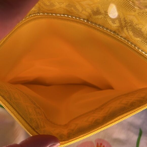 Amarige de Givenchy Cosmetic Jewelry Round Bag - Picture 7 of 7